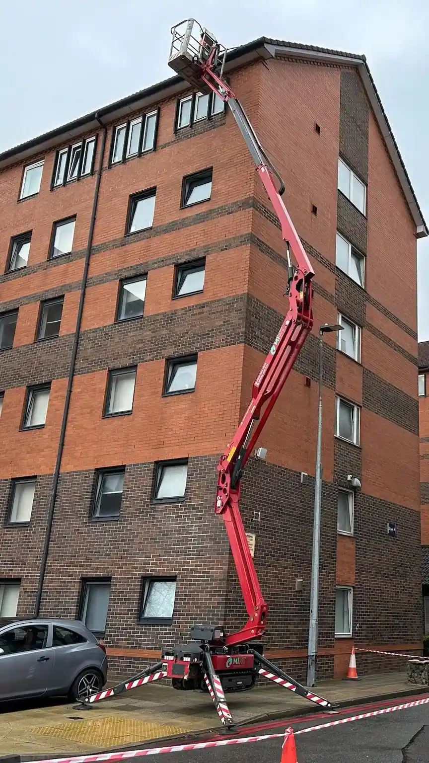 https://mintcommercial.co.uk.brilliantwebdesign.co.uk/Spider Lift Hire used for gutter cleaning high rise building