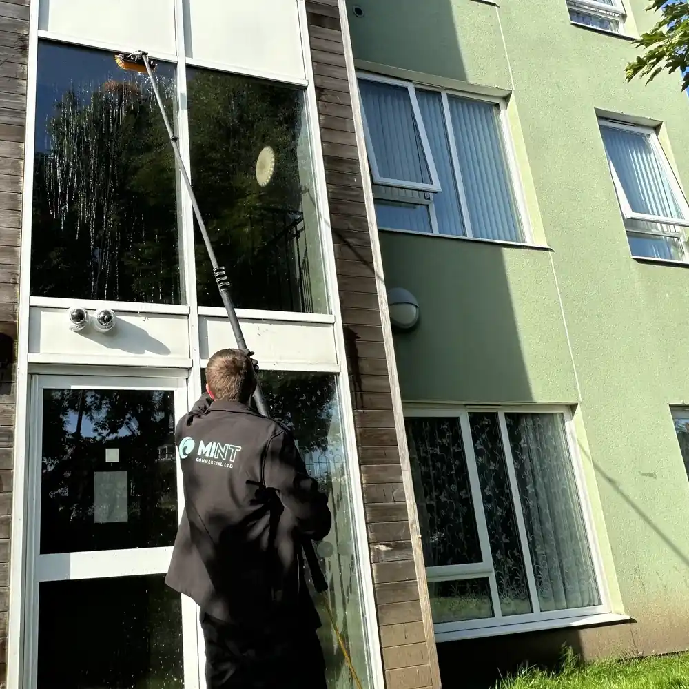 window-cleaning outside